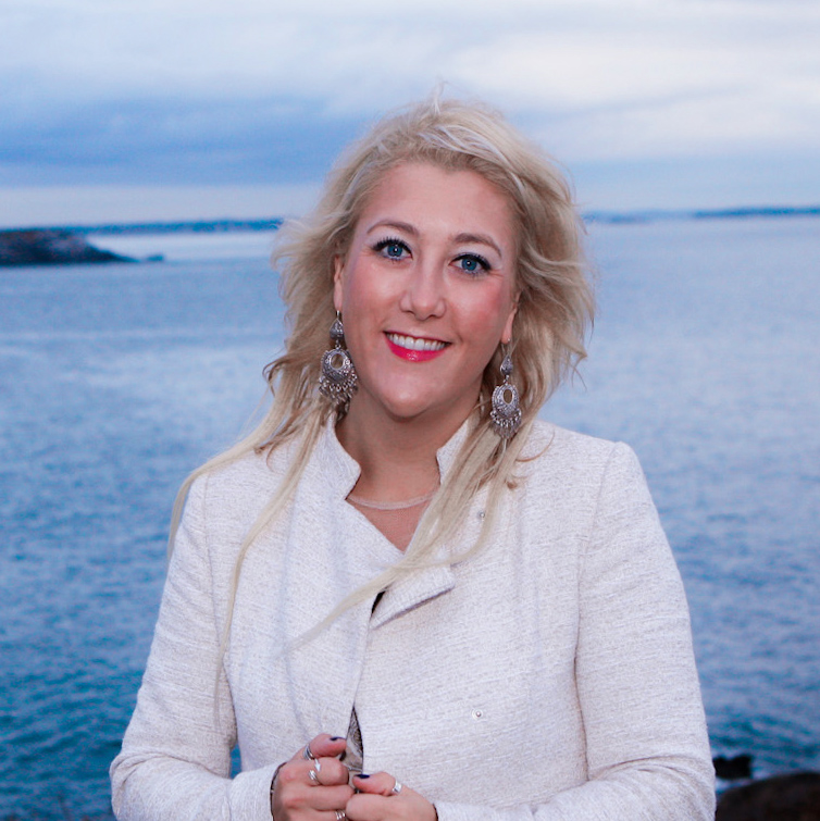 Kirjailija Julie Johnson